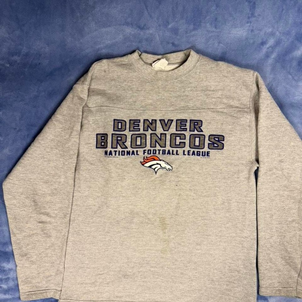 Vintage NFL Denver Broncos grey crewneck sweatshirt men Size M